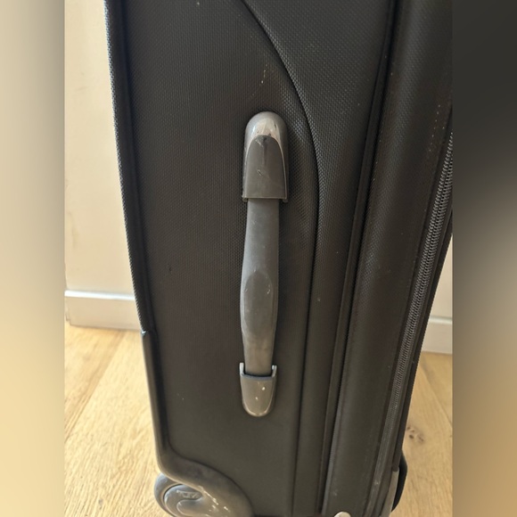 Tumi - 2 Wheel Expandable 22 inch - Picture 6 of 12